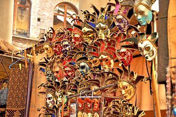 Venetiaanse maskers van Frans van Huizen