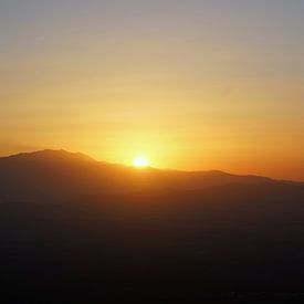 Zonsondergang Lassithi plateau, Kreta van Astrid Tomeij