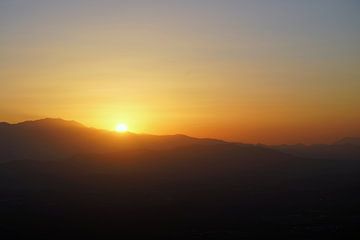 Zonsondergang Lassithi plateau, Kreta van Astrid Tomeij