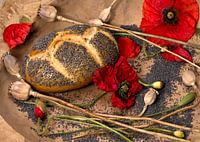 Maanzaadbrood met maanzaaddecoratie