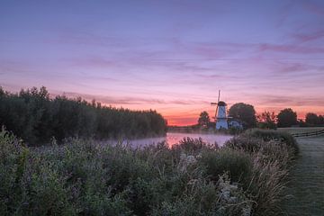 Molen De Vlinder aan de rivier de Linge in de Betuwe van Moetwil en van Dijk - Fotografie