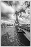 Eiffeltoren in Parijs vanaf de Seine