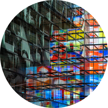 Binnen gevel Beeld en Geluid Hilversum.