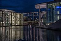 Paul-Löbe-Haus bei Nacht (moderne Architektur)