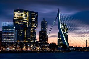 Skyline met de Erasmusbrug, Rotterdam van TVS Photography