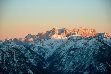 Zonsondergang op de Zugspitze van Leo Schindzielorz