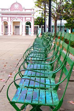 Chairs of Cienfuegos sur Esther Shoshana