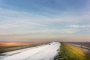 Winter op de dijk in Groningen
