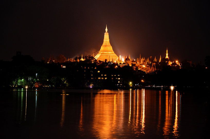 Shwedagon pagoda in Yangon by Michael Feelders