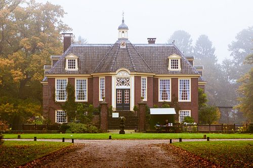 Kasteel de Wiersse in de mist