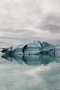 IJslands meer, ijsrotsen in het water  van Malissa Verhoef thumbnail
