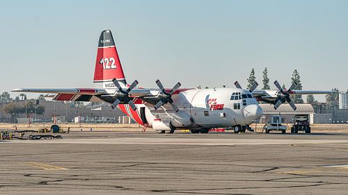 Cal Fire Lockheed HC-130H Hercules blusvliegtuig.