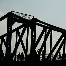 Oude brug silhouette by Christopher Lewis