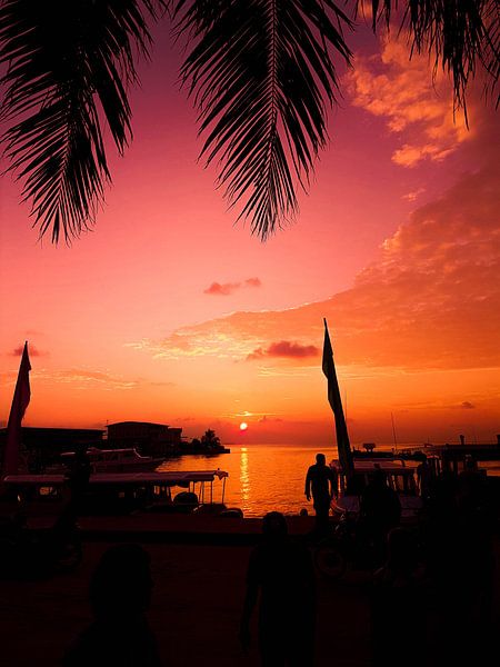 Maldives by Hello Pompoyo