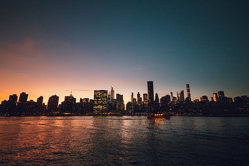 Skyline by night, New York | Kleurrijke zonsondergang in stadsgezicht NYC | Reisfotografie in de nac