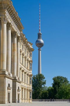 Humboldt Forum und Fernsehturm in Berlin von Heiko Kueverling