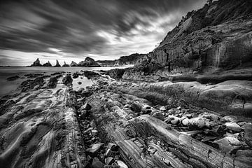 Paysage rocheux / paysage côtier en Espagne en noir et blanc. sur Manfred Voss, Schwarz-weiss Fotografie