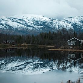 Montagnes du nord de la Scandinavie sur Iris Zoutendijk