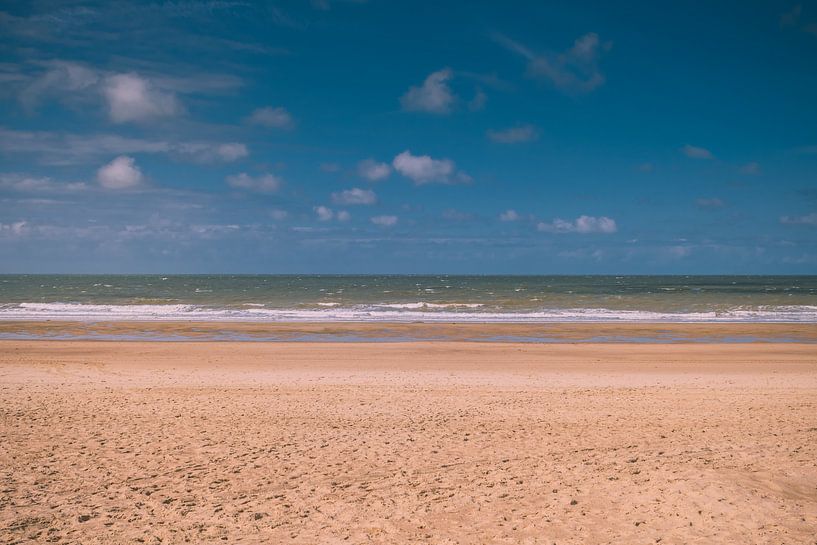 Horizon op het strand in Cadzand-bad van Jolanda de Jong-Jansen