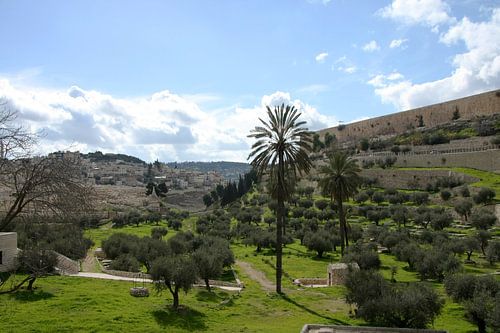 Een oude muur uit de tijd van de tweede tempel.