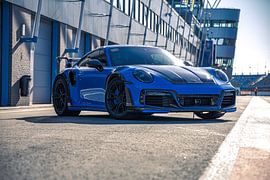 Ein Ungeheuer in einer soliden Jacke von Jelle de Graaff