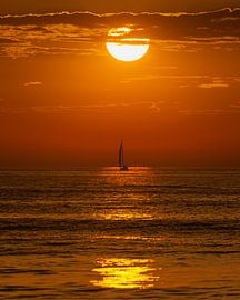Sailboat under the setting sun by Julien Beyrath