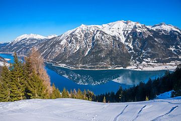 vue sur les montagnes du Rofan et le lac Achensee depuis la piste de ski de Pertisau sur SusaZoom