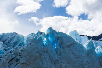 Uitzicht op de ruige Perito Moreno gletsjer in Argentinië van Shanti Hesse
