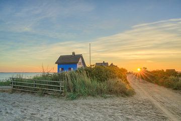 Blauw huis aan de Oostzee in Heiligenhafen van Michael Valjak