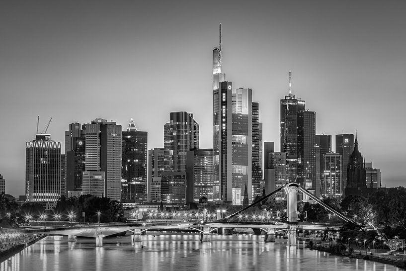 An evening in Frankfurt am Main in Black and White by Henk Meijer Photography