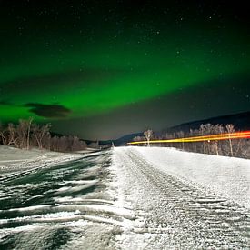 Northern lights over a winter road in Norway by Anjo Kan