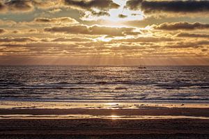 Coucher de soleil sur la plage près de De Koog sur Texel sur Rob Boon