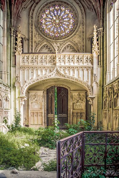 Chapelle abandonnée dans le sud de la France par Elly de Vries