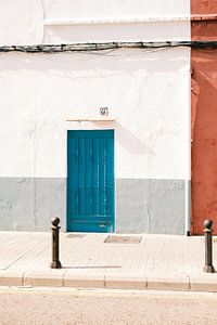 Blauwe deur in de straten van Valencia // Spanje // Reis- en Straatfotografie