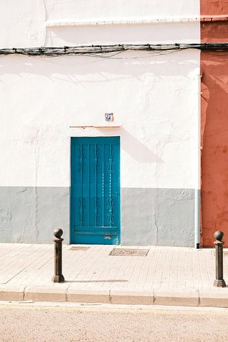Blauwe deur in de straten van Valencia // Spanje // Reis- en Straatfotografie