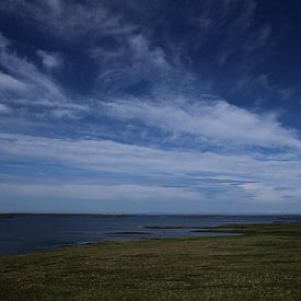 Witte kerk aan zee, Snaefellsnes, IJsland van Pep Dekker