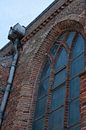 kerk raam met daarnaast een regenpijp van lood van Jeffry Clemens thumbnail