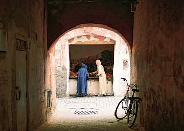 Marrakech: life on the street in the medina | Travel photography print by Raisa Zwart