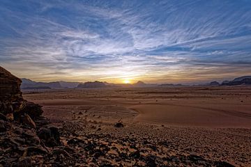 Coucher de soleil dans le désert sur x imageditor