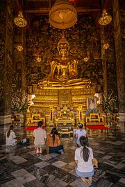 Phra Sri Sakyamuni Buddha by Travel Tips and Stories