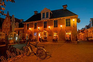Historisch stadje Sloten in Friesland bij zonsondergang van Eye on You
