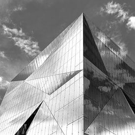 The Cube Berlin in black and white by Ilya Korzelius