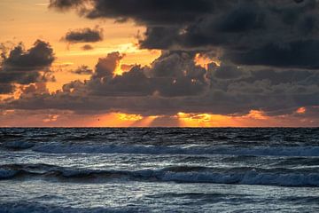 Zonsondergang aan zee van Evert Jan Kip