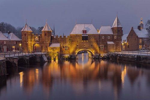 De Koppelpport van Amersfoort in de sneeuw