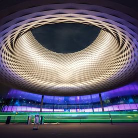 Lichtsporen van technologie: een reis door de nachtelijke visioenen van Bazel van Philipp Hodel Photography