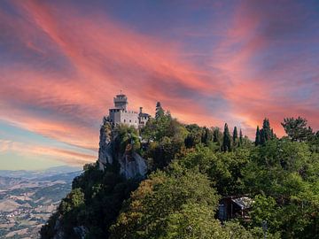 Kasteel in San Marino bij zonsondergang van Animaflora PicsStock