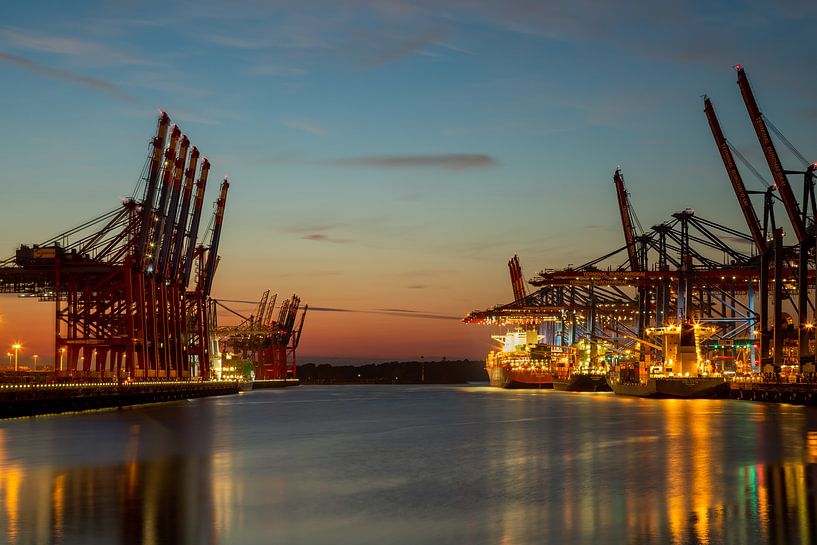 Hamburg - Nacht am Burchardkai von Sabine Wagner