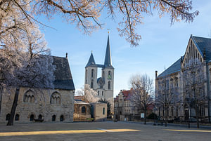 Halberstadt - Blick vom Domplatz zur St. Martini Kirche (Sachsen-Anhalt - Deutschland)