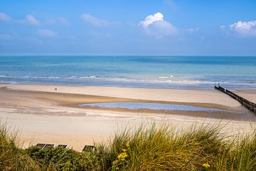 Een rustige zomer ochtend op het strand van Domburg van Danny Bastiaanse