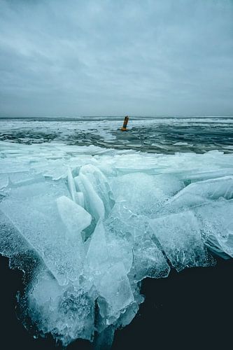 Kruiend ijs op het IJsselmeer bij Stavoren!